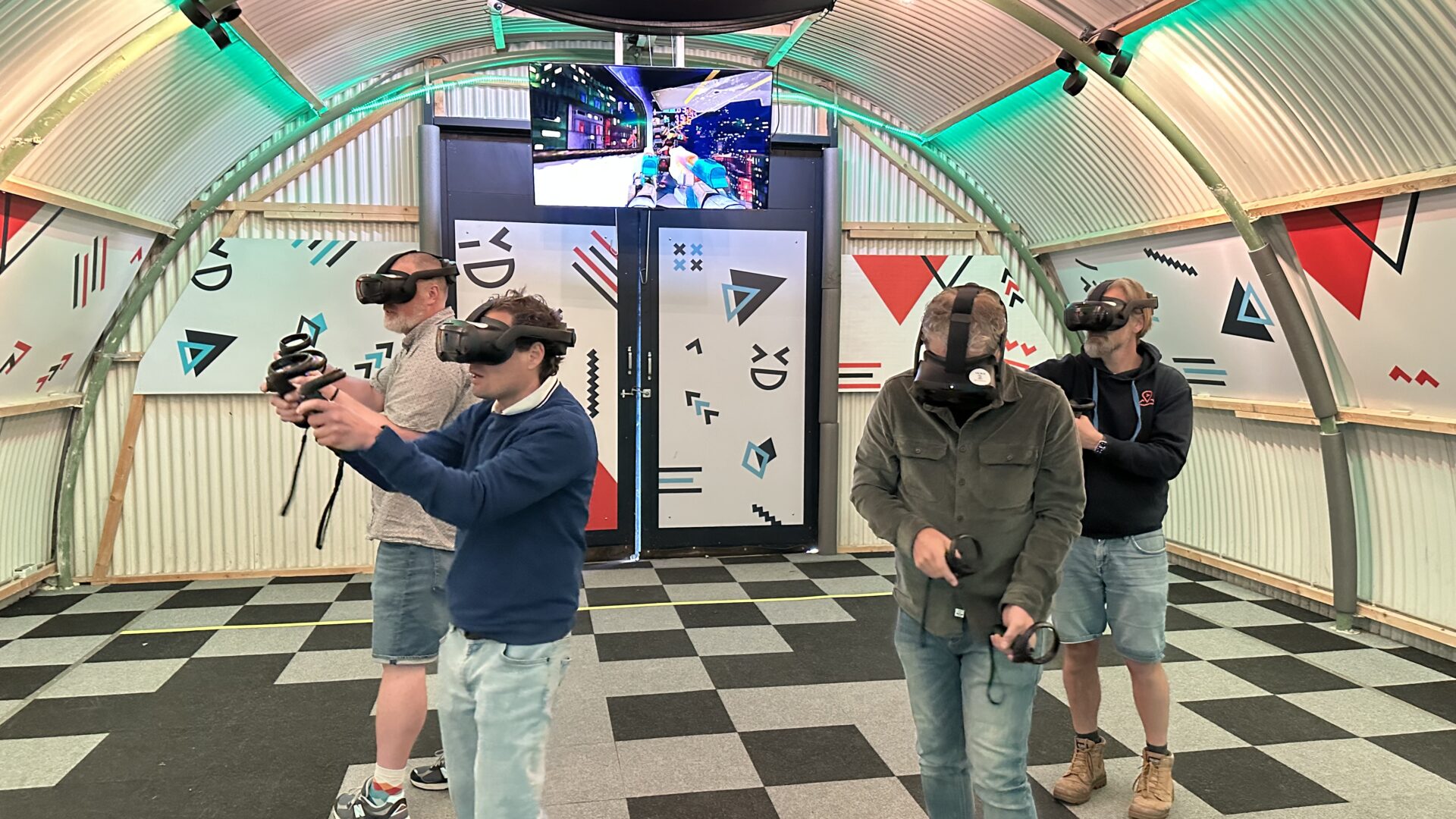 VR Experience Amsterdam – Virtual Reality Escape Room, Free Roam VR Teamuitjes & Groepsuitjes