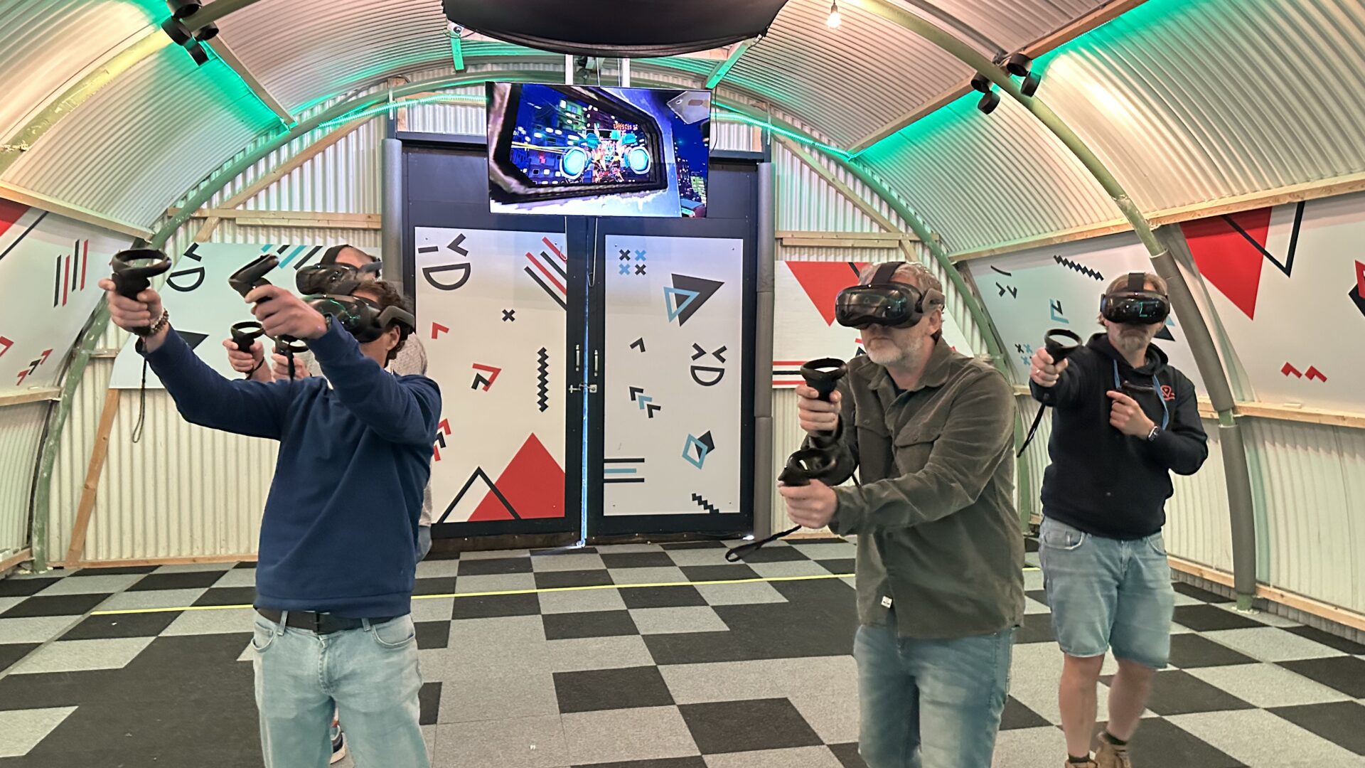 VR Experience Amsterdam – Virtual Reality Escape Room, Free Roam VR Teamuitjes & Groepsuitjes